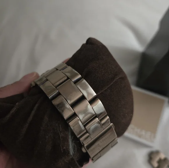 Michael Kors Bronze Watch - Picture 4 of 7